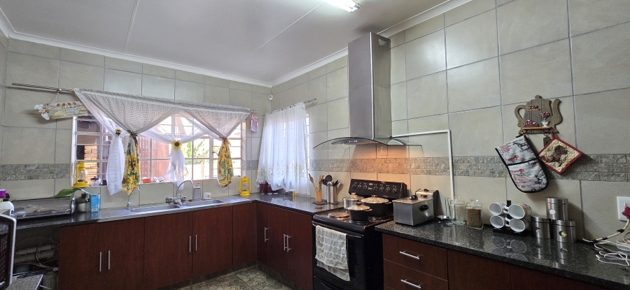 4 Bedroom Property for Sale in Geelhoutpark North West